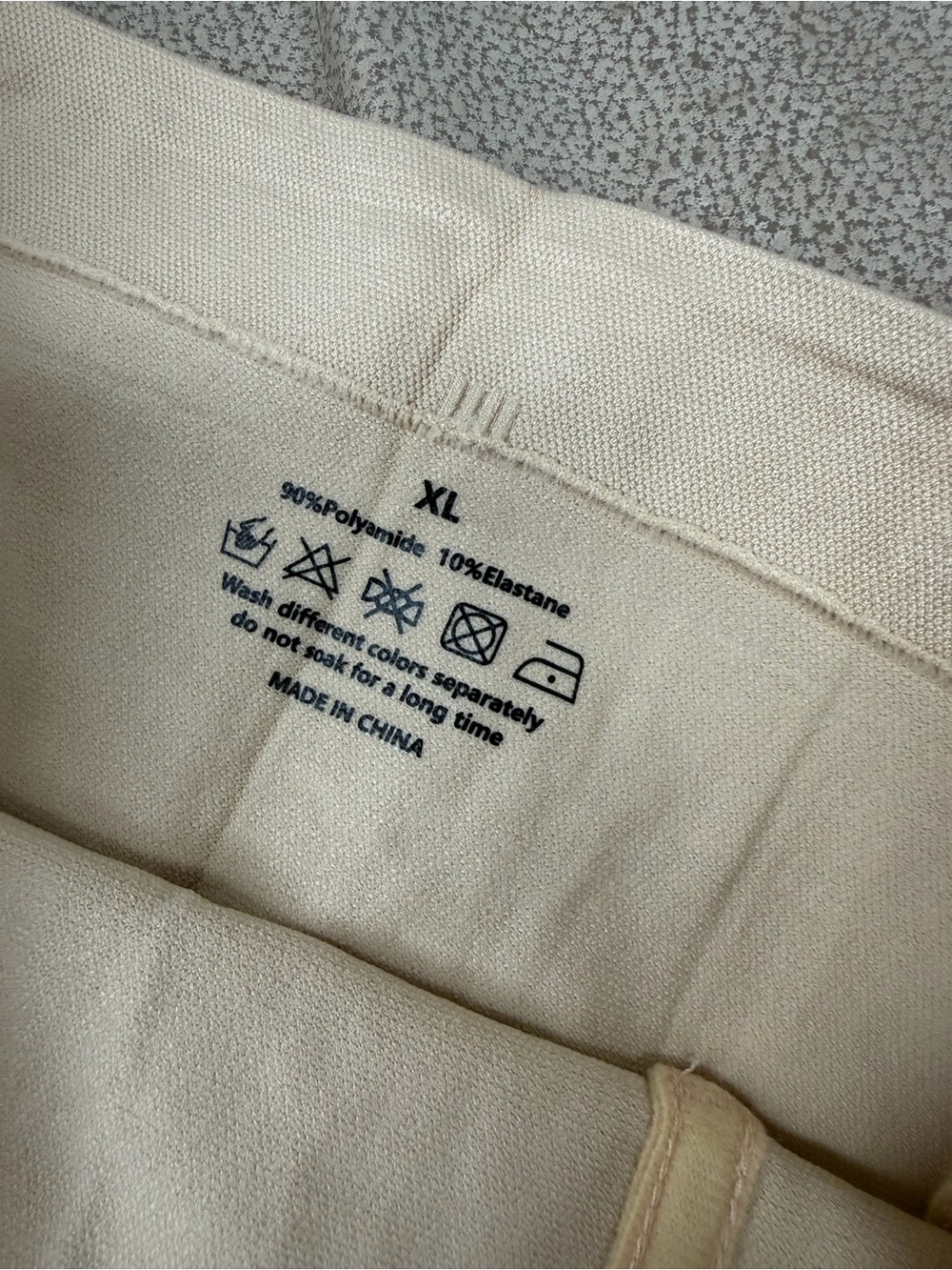 High-Waist Seamless Shaping Shorts in Cream - Picture 2 of 5